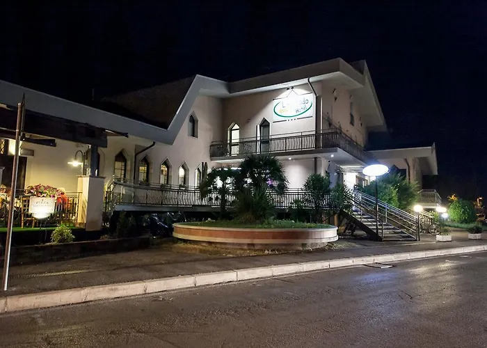 L'approdo 3* تْشيزيناتيكو