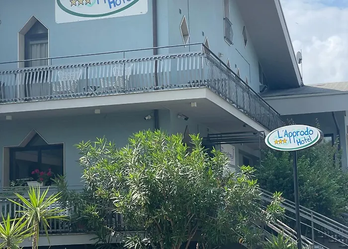 L'approdo 3* تْشيزيناتيكو