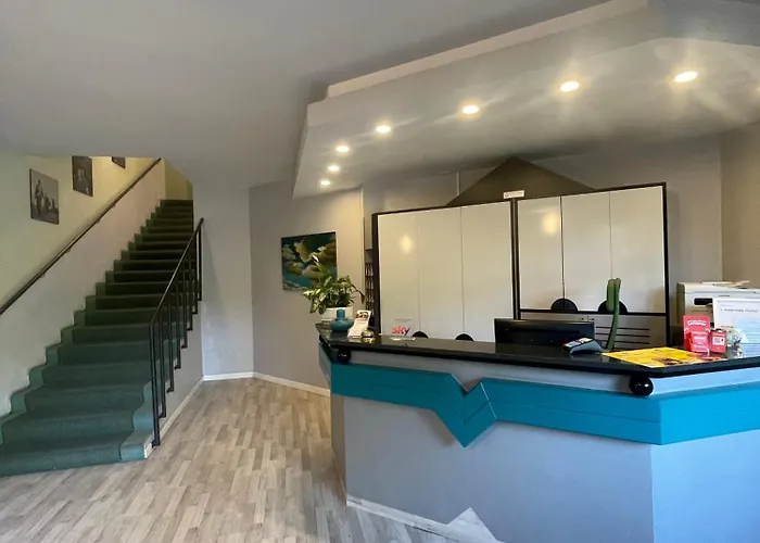 L'approdo فندق تْشيزيناتيكو