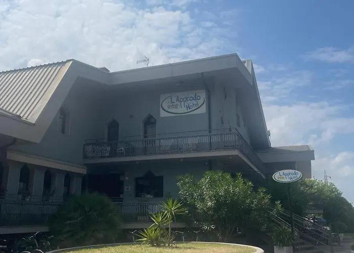 L'approdo فندق تْشيزيناتيكو