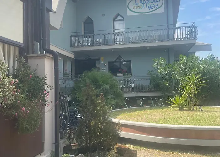 L'approdo 3* تْشيزيناتيكو